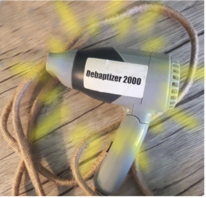 Ein Fön als "Debaptizer 2000"